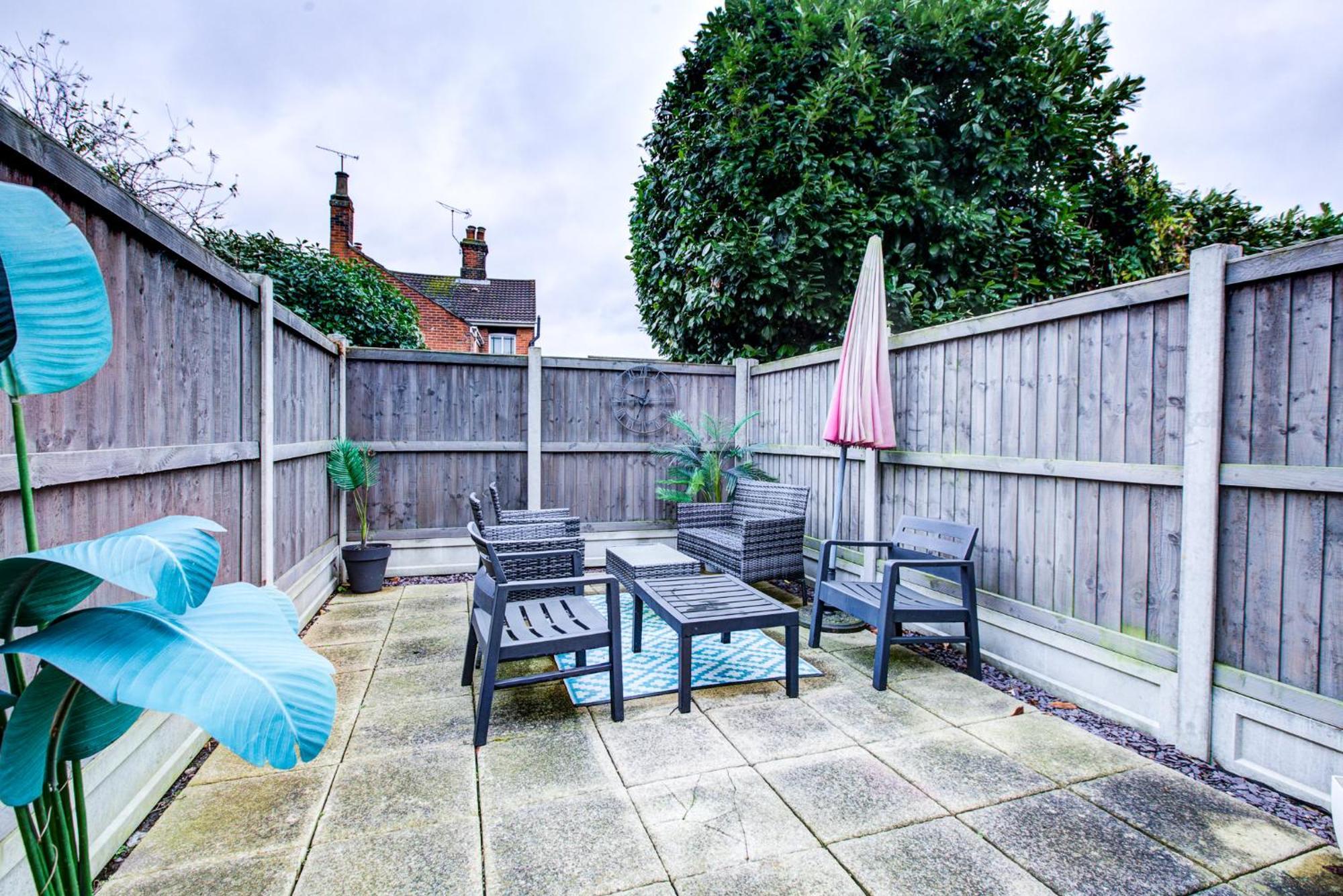 'Number 11' Central Colchester - Super Convenient 2 X Double Bed 1 X Single Bed Cottage Plus Office & Garden, 8 Min Walk Nth Station & Town Ctr, 2 Min Walk Local Shops & Restaurants ภายนอก รูปภาพ